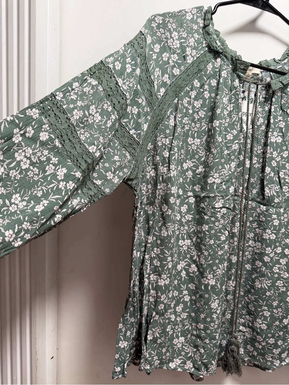 Easel Blouse Sz L Green Floral Long Sleeve Pleated Crochet Cottage-core Boho - Picture 3 of 9